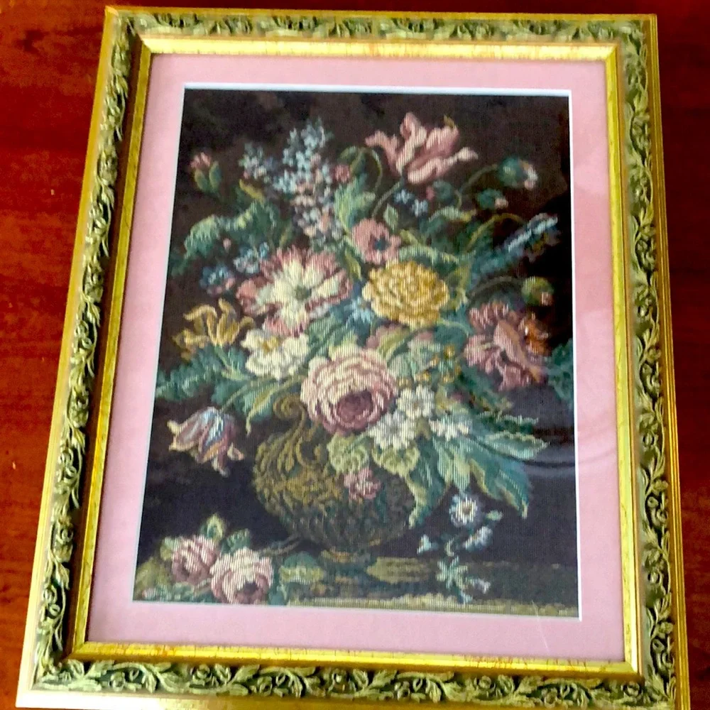 Tapestry framed under glass, multicolored features a lovely floral pattern - Picture 1 of 11